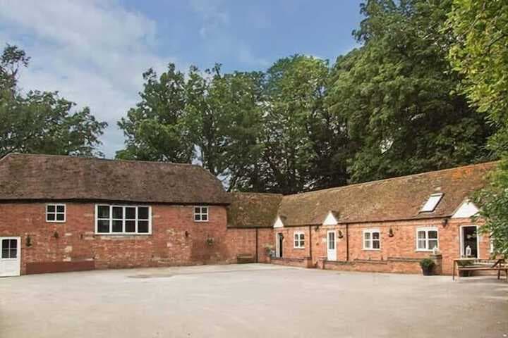 Explore Wellesbourne