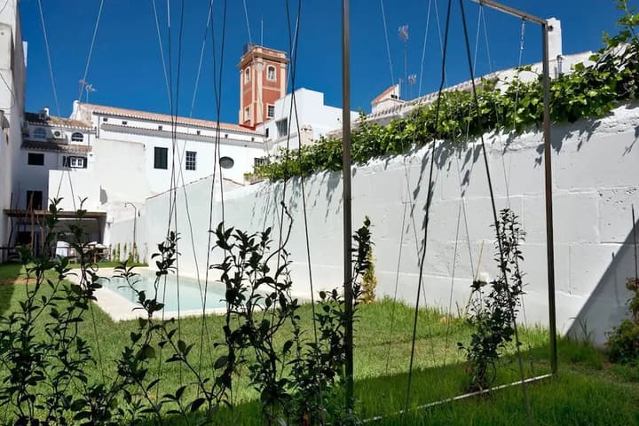 Explore Es Grau