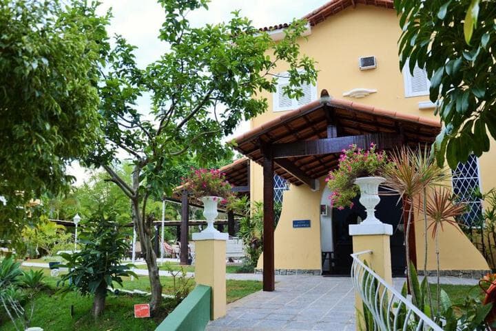Explore Canoas