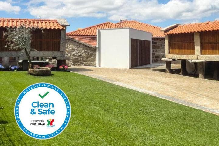 Explore Riba De Mouro
