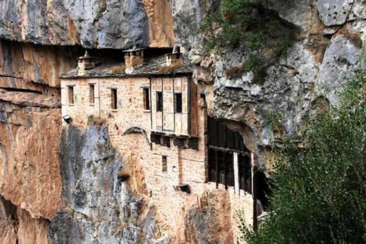 Explore Kostakioi