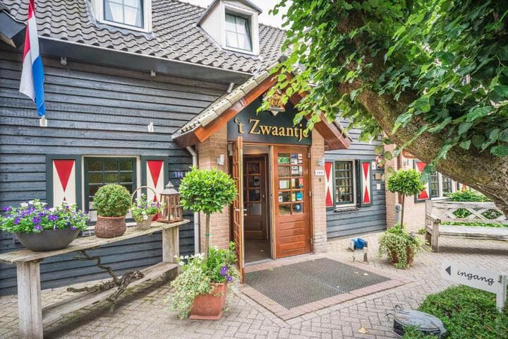 Explore Overasselt