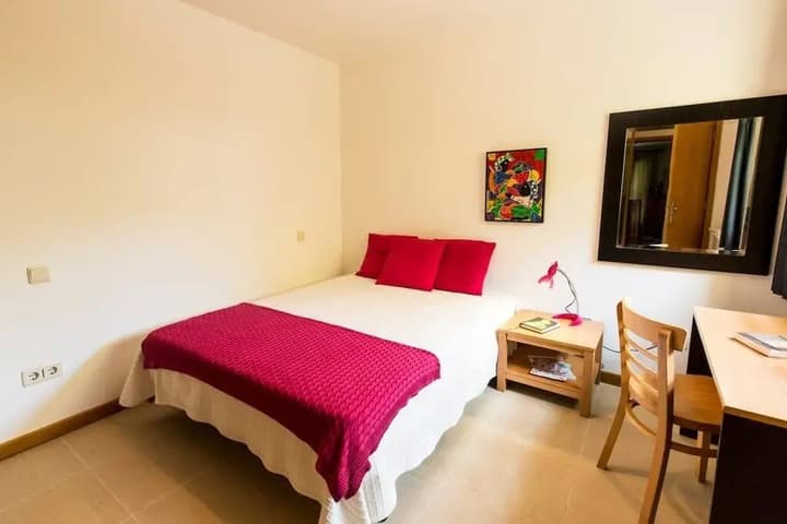 Explore Vila Praia De Ancora