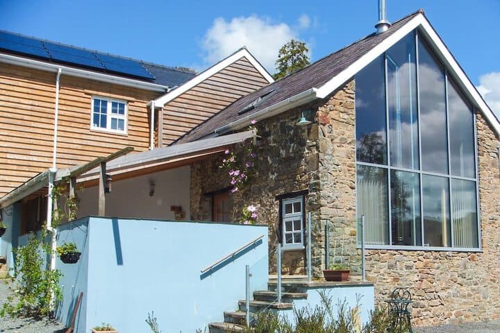 Explore Llanyre