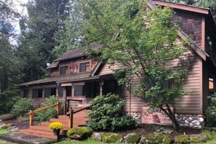 Explore Paradise Estates