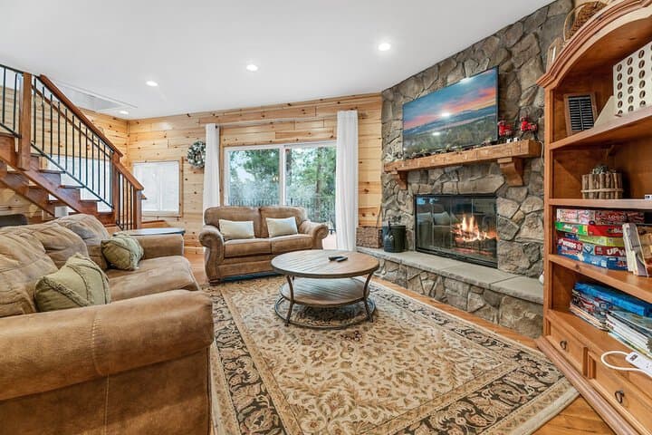 Explore Crestline