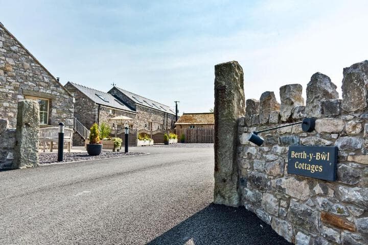 Explore Treffynnon