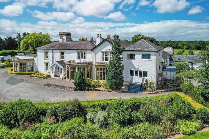 Explore Llanarmon Yn Ial
