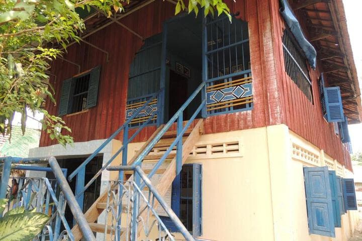 Explore Angk Ta Saom