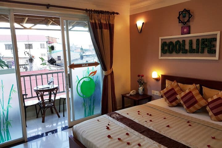 Explore Tuol Kouk