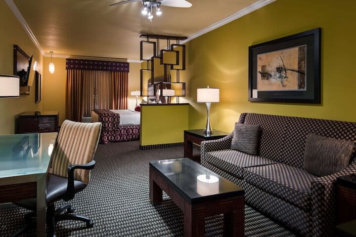Explore Myrtle Springs