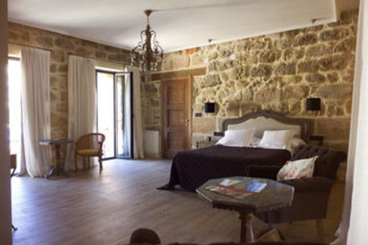 Explore Villar Del Maestre