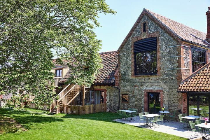 Explore Salthouse