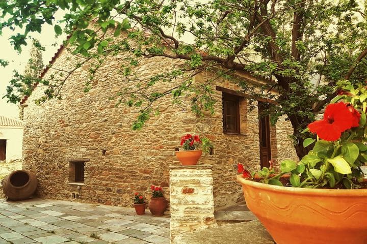 Explore Agios Lavrentios