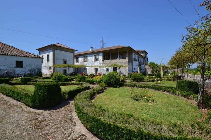 Explore Oliveira Do Castelo