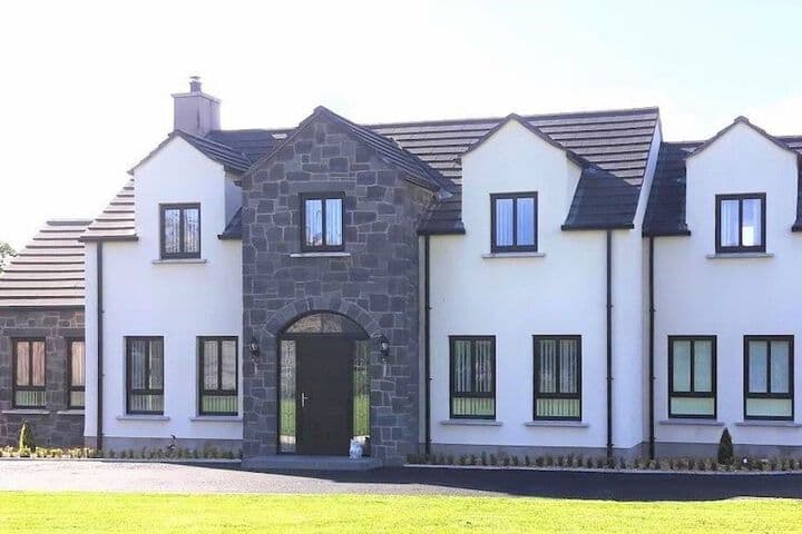 Explore Glenavy