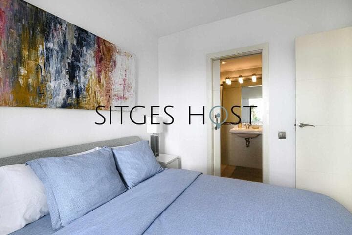Explore Sitges Town Center