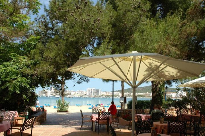 Explore Sant Rafael De Sa Creu