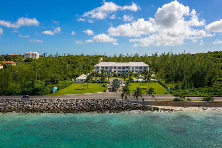 Explore Nassau