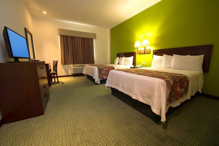 Explore Residencial La Mision