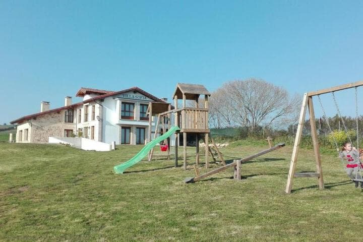 Explore Vallines
