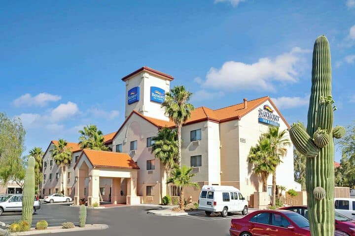 Explore Canada Hills Estates