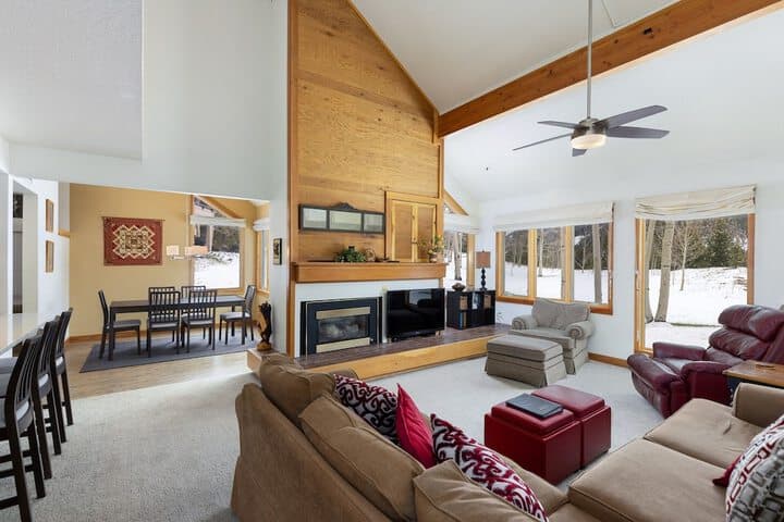 Explore Mountain House
