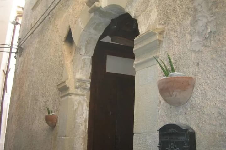 Explore Annunziata
