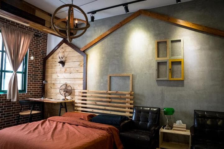 Explore Guiren District