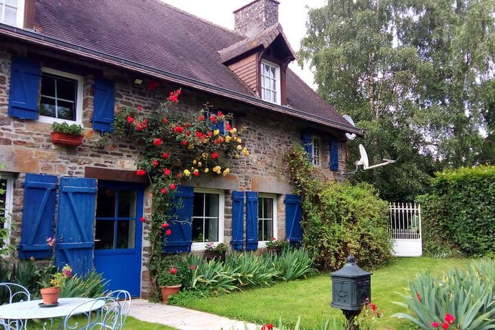 Explore Le Beny Bocage