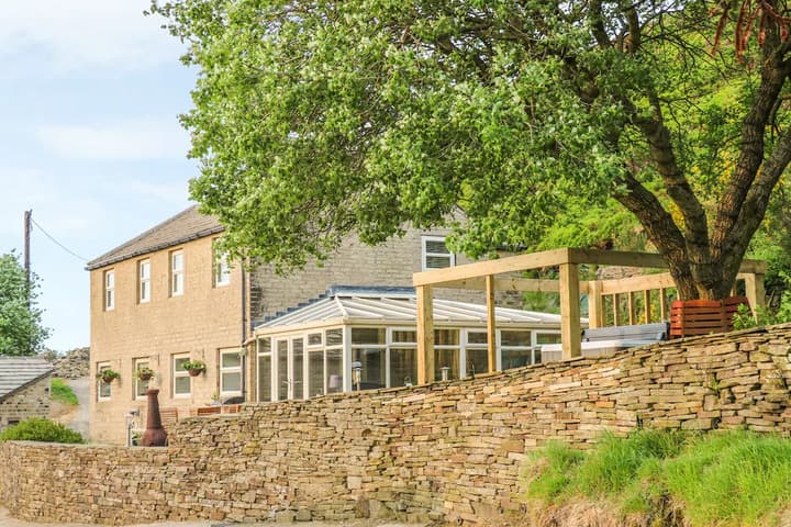 Explore Meltham