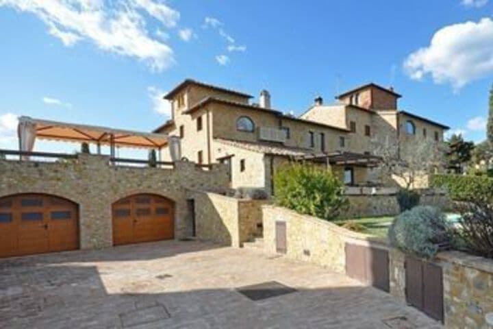 Explore San Donato In Poggio