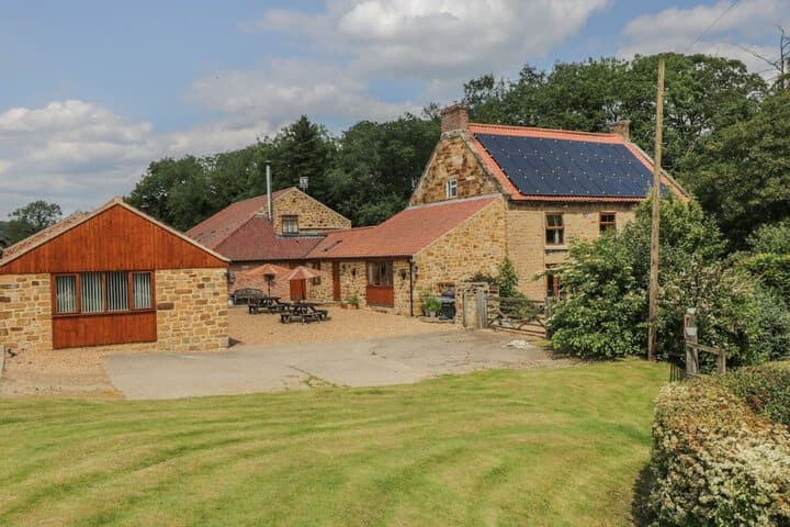 Explore Topcliffe