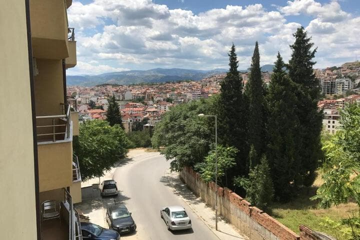 Explore Razlog
