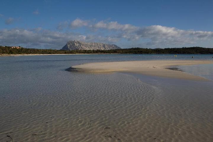 Explore Cala Girgolu