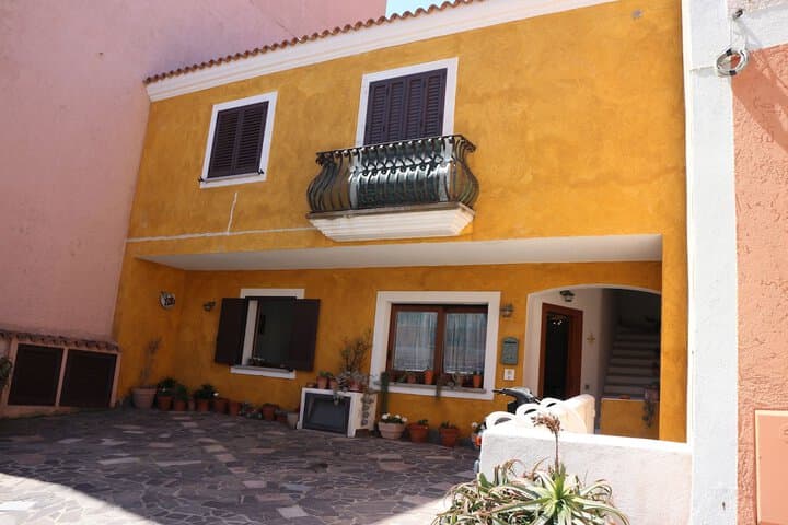 Explore Santa Reparata