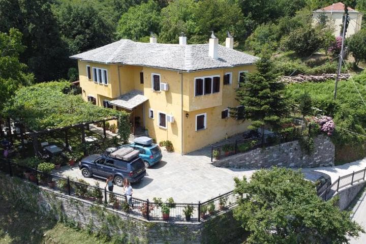Explore Damouchari