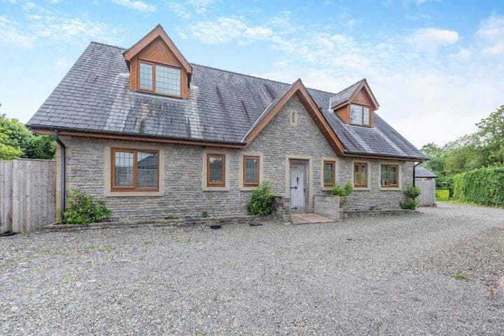 Explore Llandybie