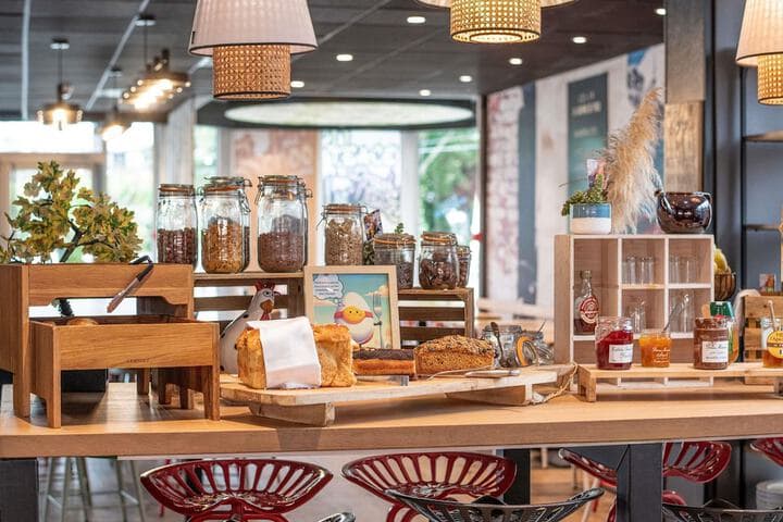 Explore Grand Bourg