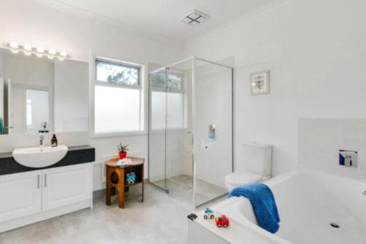 Explore Frankston East