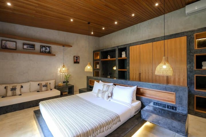 Explore Uluwatu