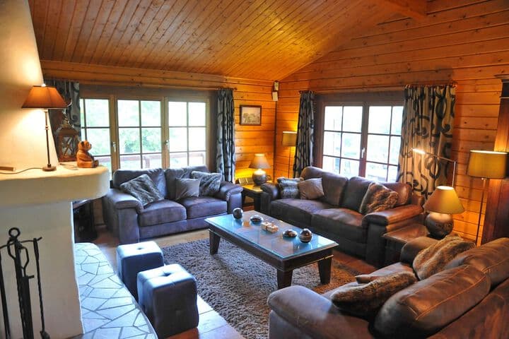 Explore Longueville