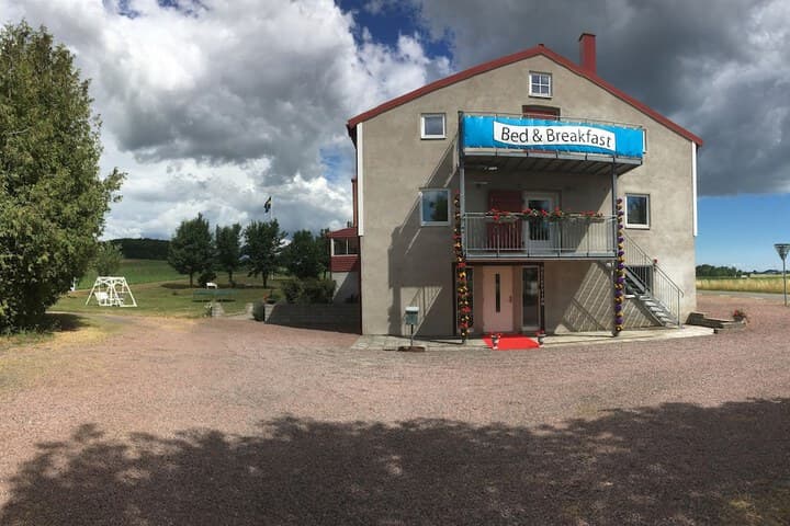 Explore Borrby