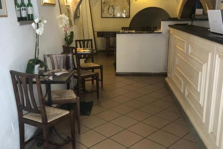 Explore Villa Del Monte