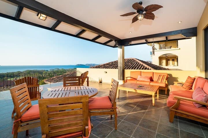 Explore Tierras Morenas