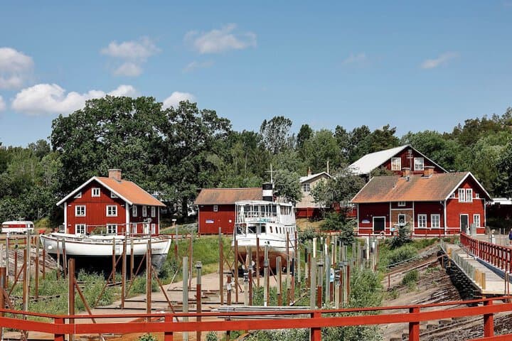 Explore Skanninge