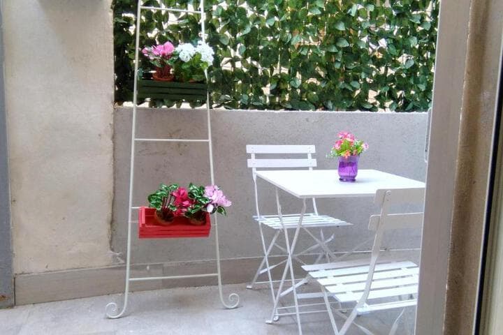 Explore Villa Targia