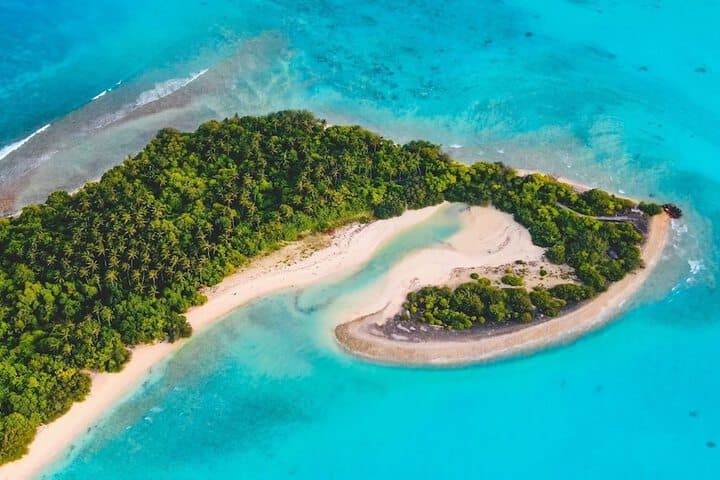 Explore Dhidhdhoo