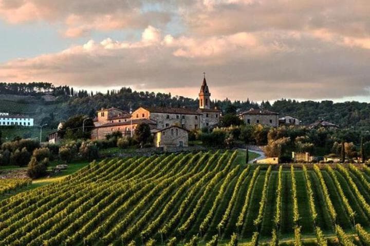 Explore San Giovanni A Cerreto