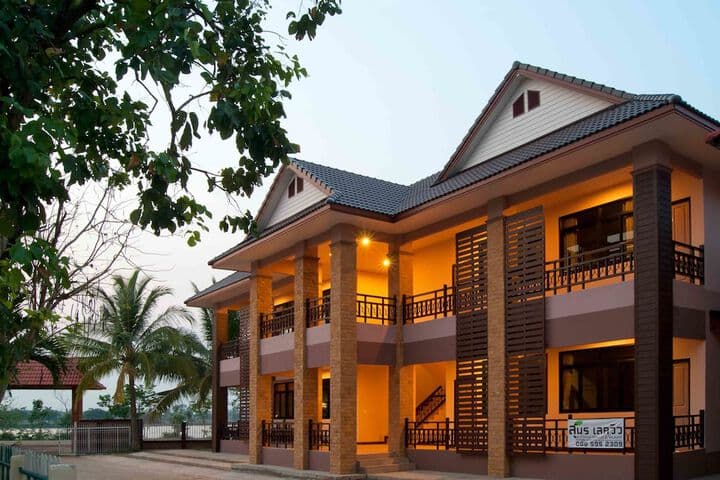 Explore Kham Charoen